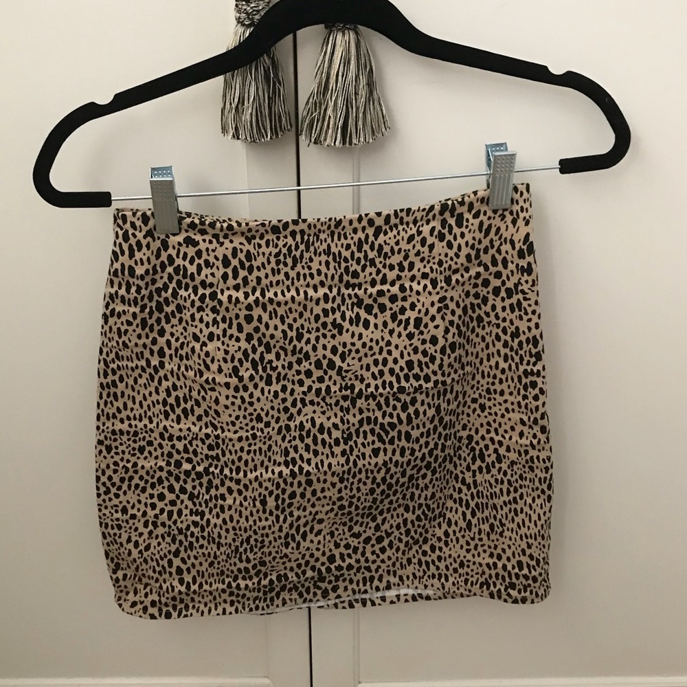 BRANDY MELVILLE LEOPARD PRINT SKIRT